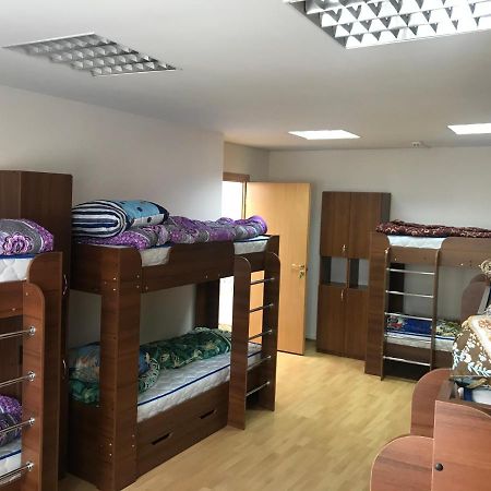 Мини-хостел семейного типа Dubai Ужгород Экстерьер фото