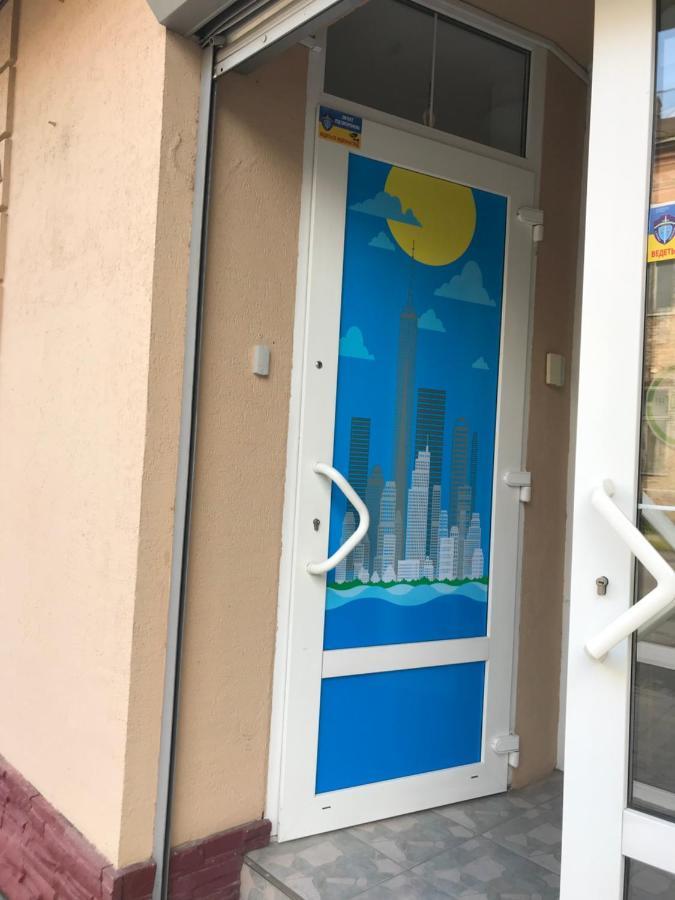 Мини-хостел семейного типа Dubai Ужгород Экстерьер фото